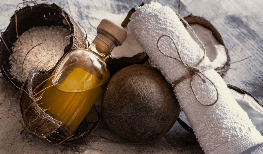 Масаж на теплому кокосовому маслі