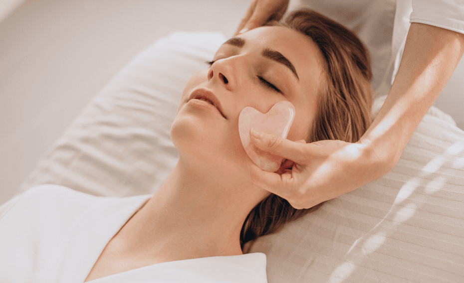 Вам варто замовити масаж обличчя гуаша, якщо хочете відучити: - 1